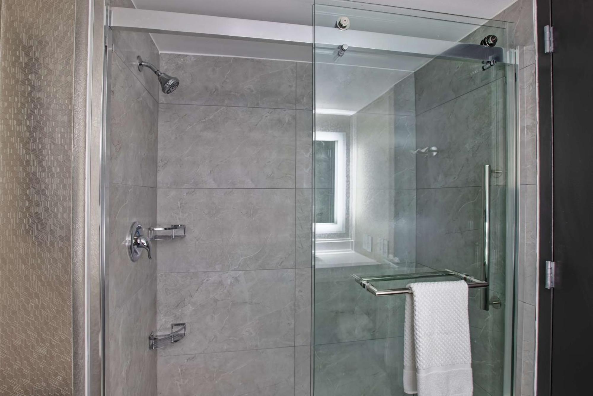 Embassy Suites Syracuse Іст-Сіракуз Екстер'єр фото